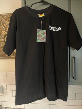 Men’s Graphic Design Tee Size L.